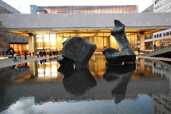 10-1 Reclining Figure By Henry Moore In Paul Milstein Pool With Lincoln Center Theater Behind At Lincoln Center New York City